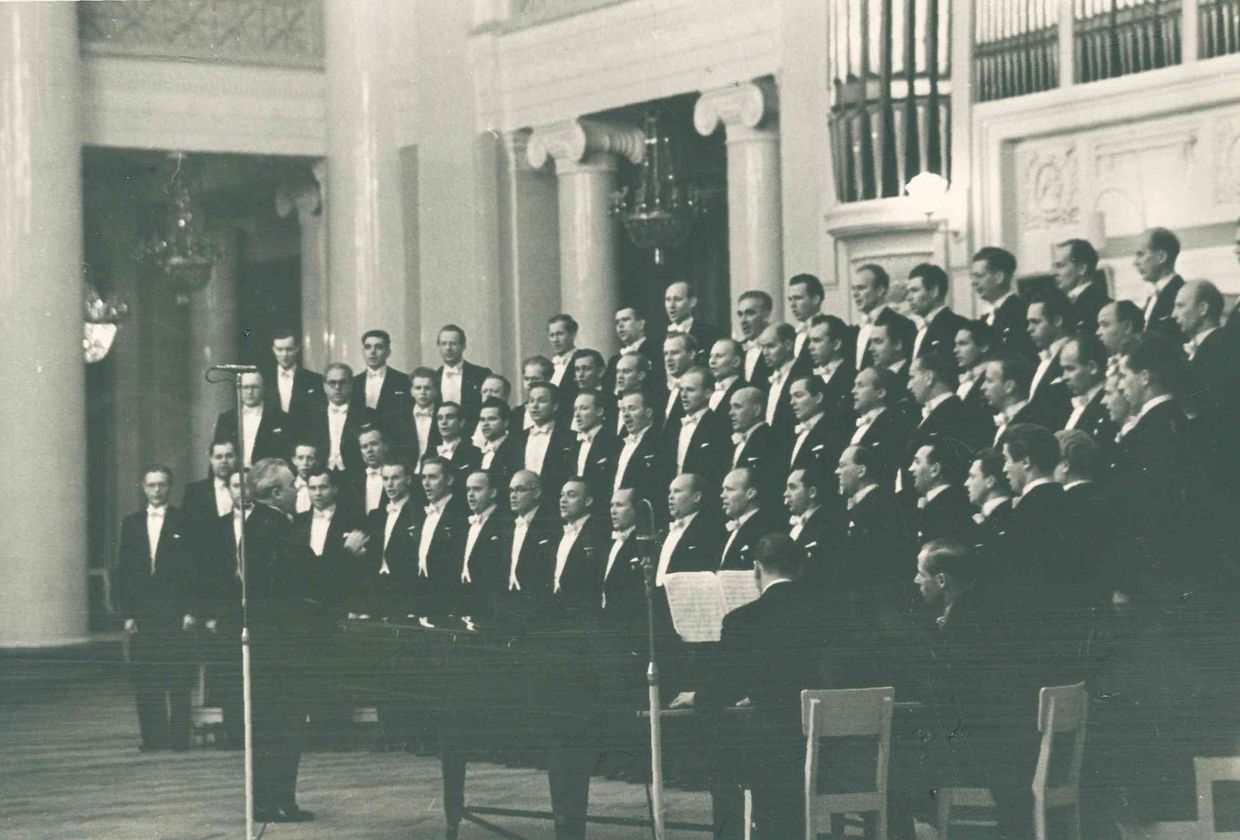Сколько времени хор. Эстонский национальный мужской хор. Тартуский Академический мужской хор.